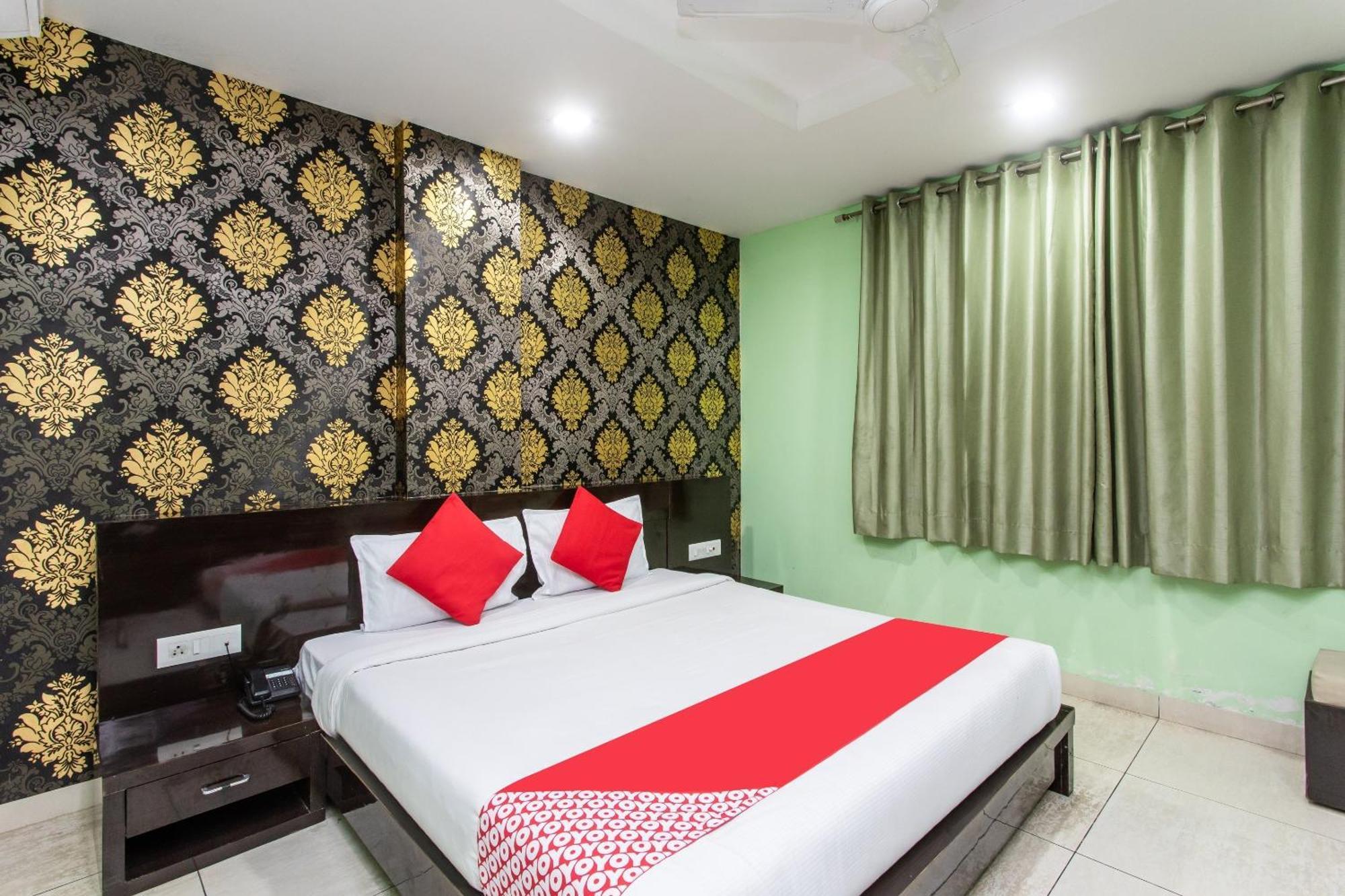 Hotel Capital O Swan Paradise