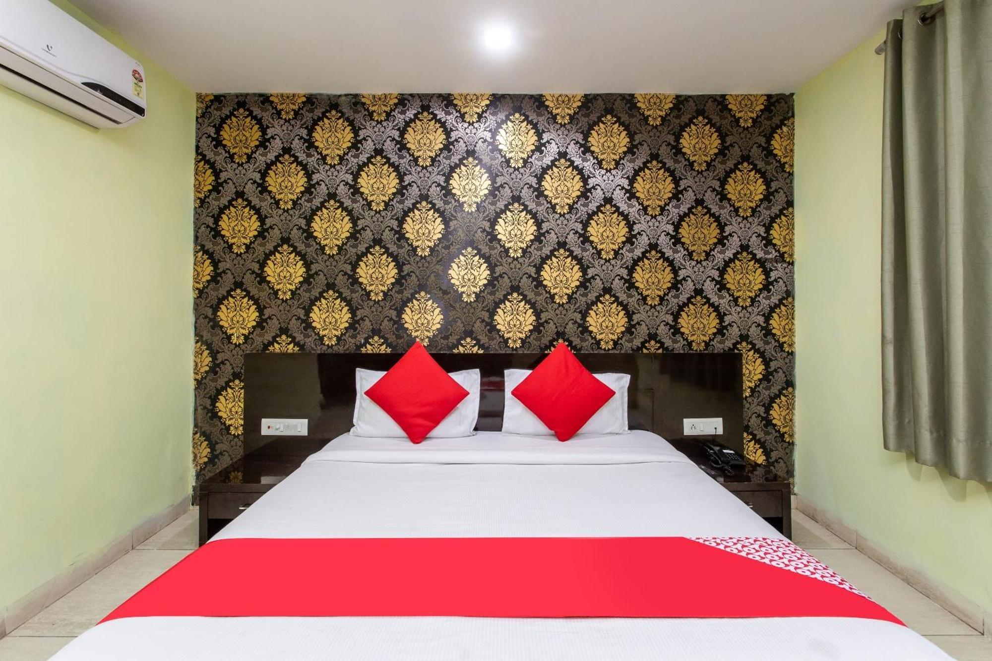 Hotel Capital O Swan Paradise